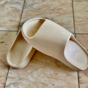 Men’s yeezy slide bone 12